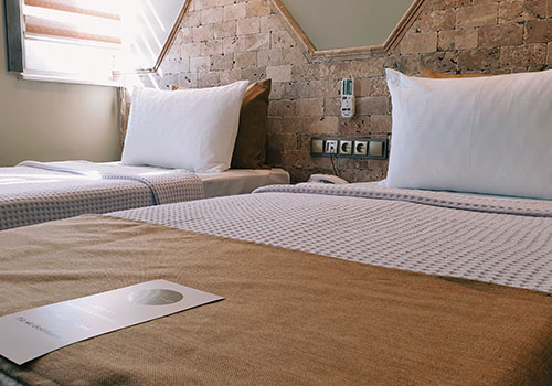 Titizlikle hazırlanmış tertemiz otel odası